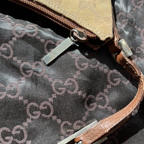 Small Gucci Hobo 7/1/2"x9/3/4" - Picture 4 of 8